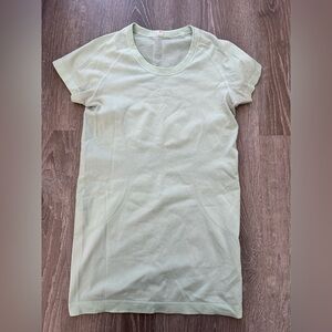 Lululemon swiftly tech short sleeve shirt size 6
